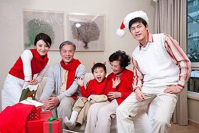 国产恐怖游戏《黑暗世界：因与果》新预告“漫游特工”